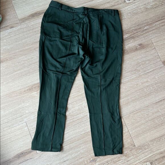 Moschino • Green pleated cropped ankle trousers - Picture 3 of 10